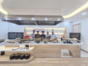 Đội ngũ bếp của B.O.M Catering tại một buổi tiệc công ty