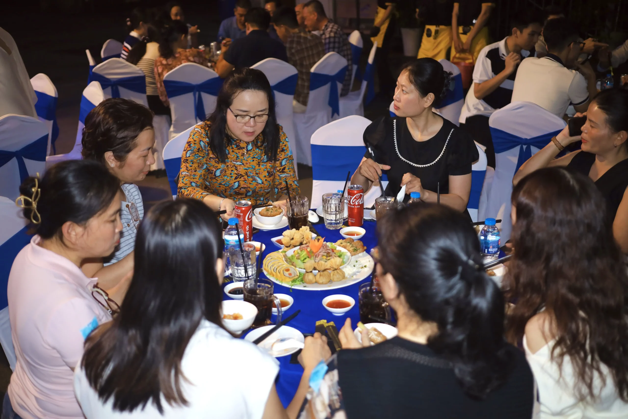 Bí quyết đặt mâm cỗ tại nhà cho buổi tiệc thêm phần chỉn chu