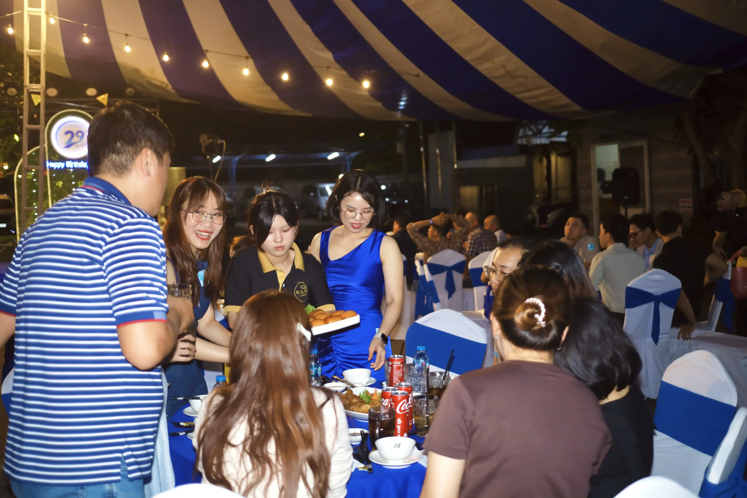 Bí quyết đặt mâm cỗ tại nhà cho buổi tiệc thêm phần chỉn chu