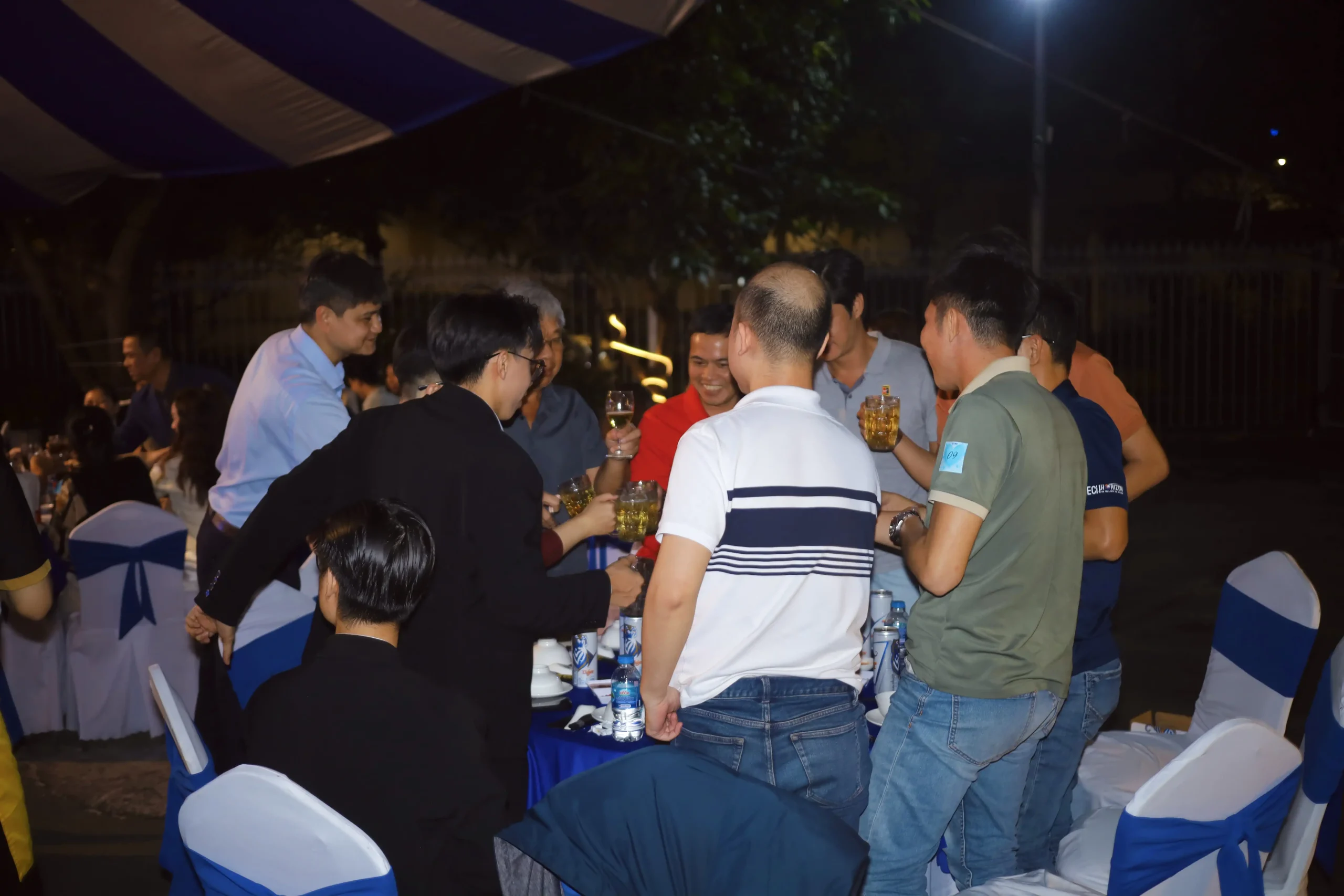 Hướng dẫn tổ chức tiệc họp mặt gia đình: Chuẩn bị từ A đến Z