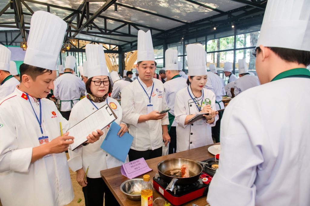 Hình ảnh ban giám khảo Hội Thi Đầu Bếp Tài Năng Việt Nam 2025