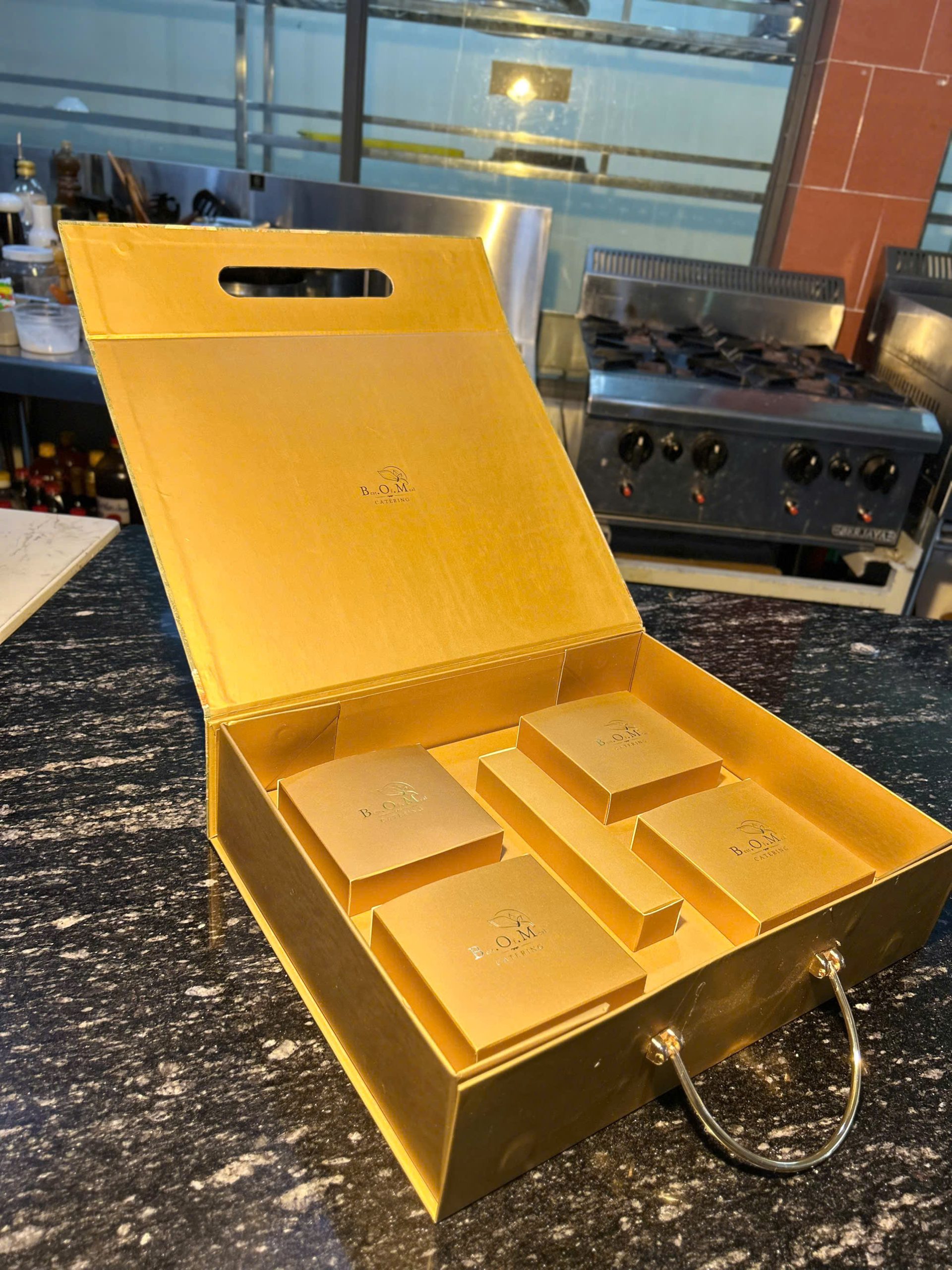 Hộp Quà Bánh Trung Thu Cao Cấp BOM Catering