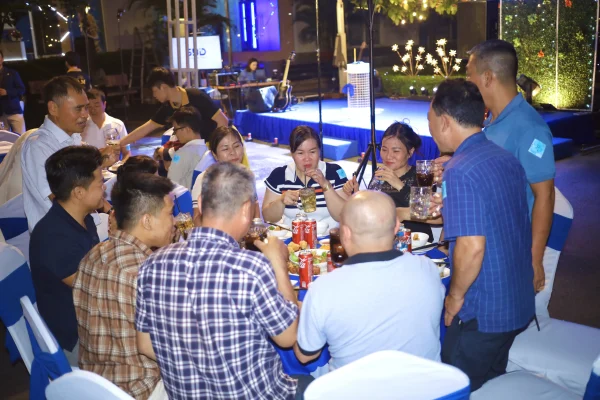 Tổ chức tiệc tất niên kết hợp vinh danh nhân viên thì nên làm thế nào