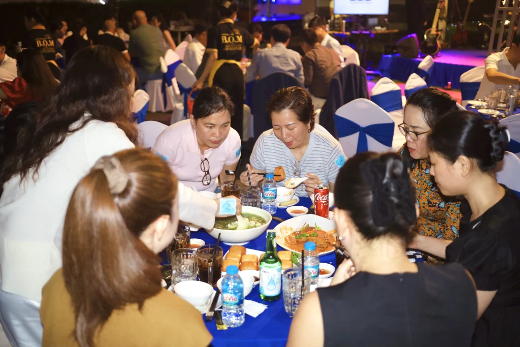 Cách xây dựng thực đơn tiệc gia đình phù hợp cho cả trẻ em và người lớn
