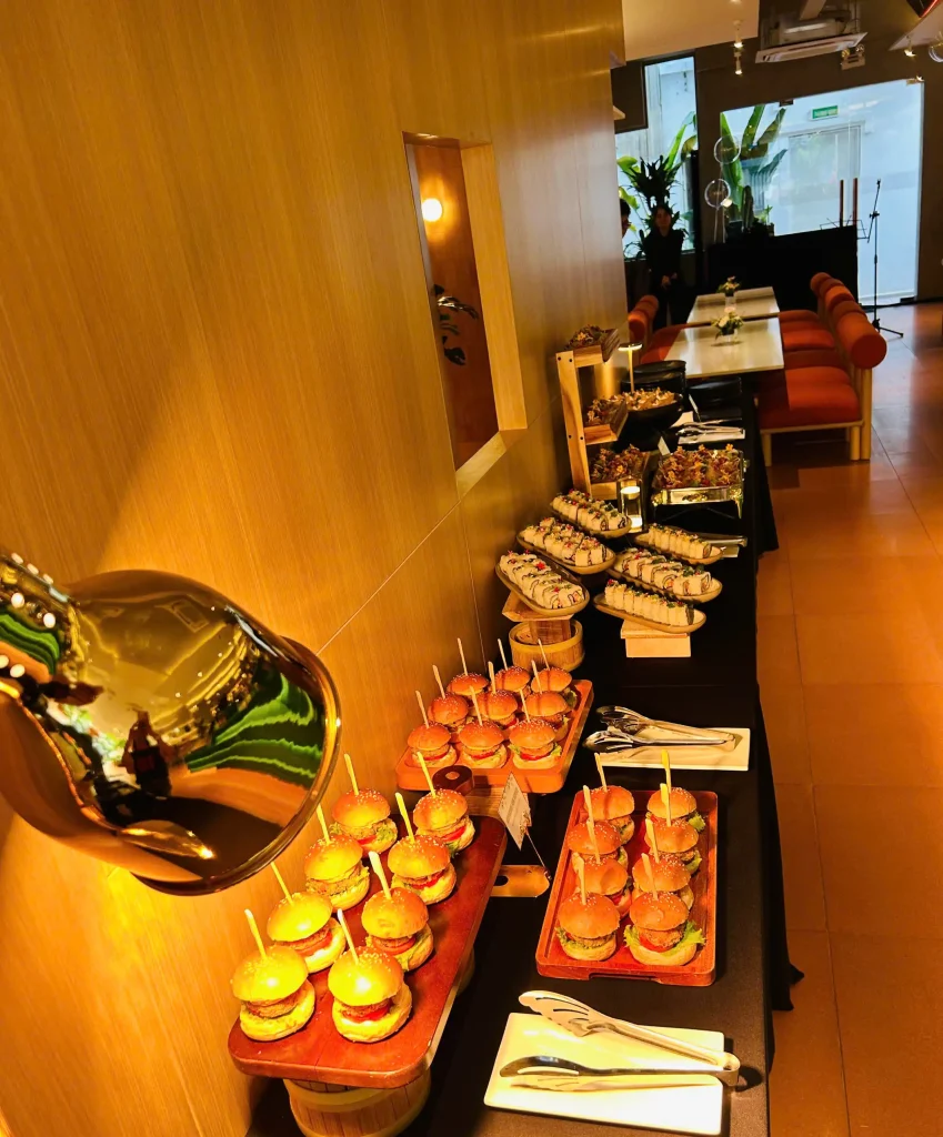 Đặt tiệc khai trương: tiệc teabreak khai trương chuyên nghiệp