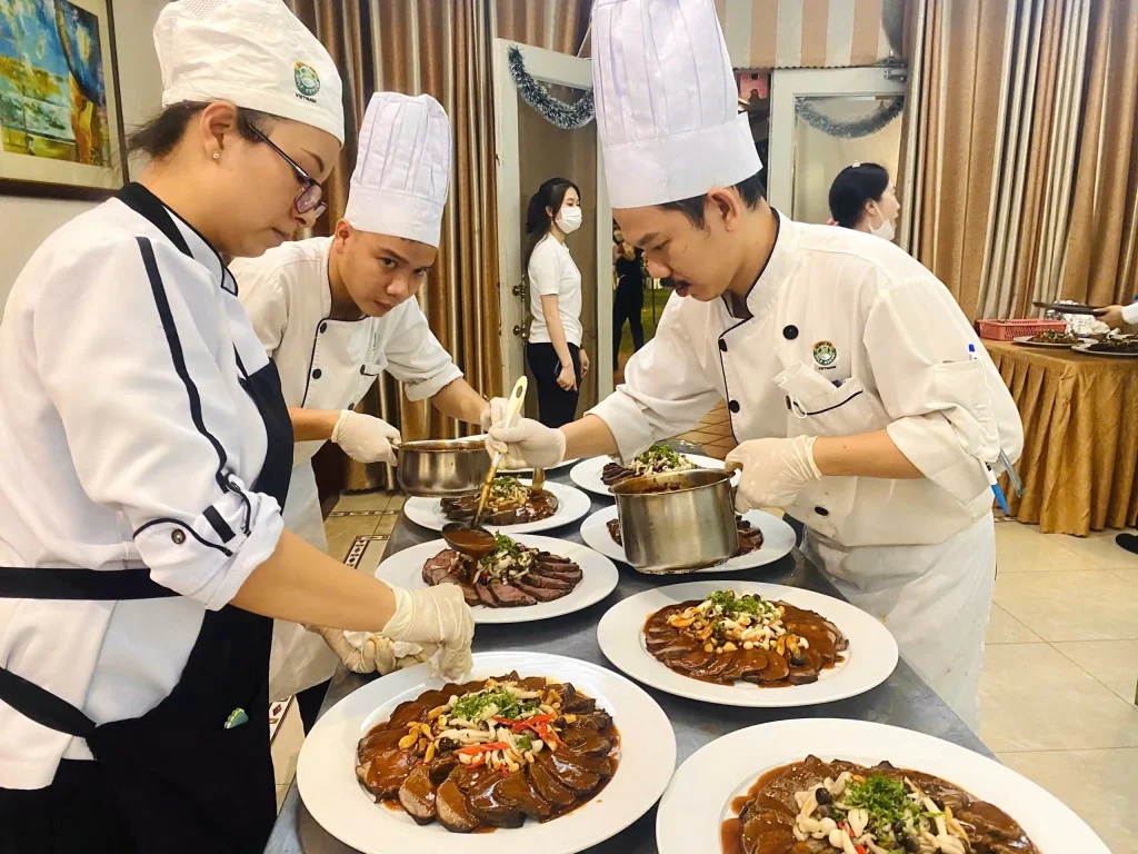 Đặt và Tổ Chức Tiệc Thôi Nôi Cho Bé Trọn Gói