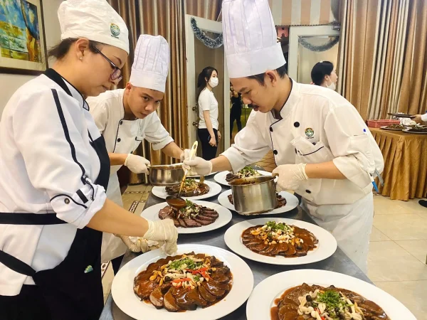 Đặt và Tổ Chức Tiệc Thôi Nôi Cho Bé Trọn Gói